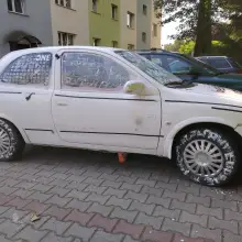 Zobacz zdjęcie: Zaciapane auto przy ulicy Cichej