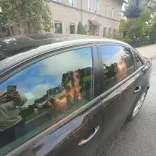 Zobacz zdjęcie: Zniszczone auto w centrum Nowogrodźca. Prośba o pomoc w ustaleniu sprawcy