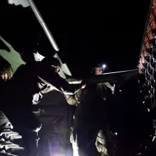 Zobacz zdjęcie: Nocne strzelanie żołnierzy z 23 Śląskiego Pułku Artylerii