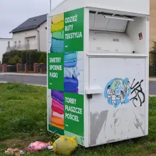 Zobacz zdjęcie: Kontener przy ulicy Łasickiej w Bolesławcu