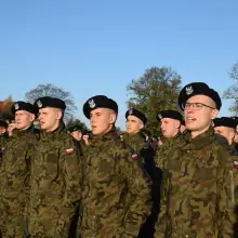 Zobacz zdjęcie: Ochotnicy rozpoczęli szkolenie wojskowe od apelu