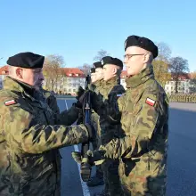 Zobacz zdjęcie: Ochotnicy rozpoczęli szkolenie wojskowe od apelu