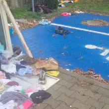 Zobacz zdjęcie: Bałagan przy kontenerze