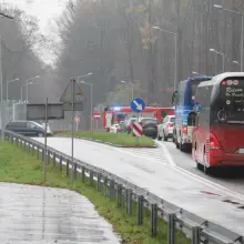 Zobacz zdjęcie: Śliska plama w pobliżu ronda przy ulicy Jeleniogórskiej w Bolesławcu