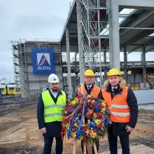 Zobacz zdjęcie: Uroczystość zawieszenia wiechy na budowie hali serwisowej Kolei Dolnośląskich