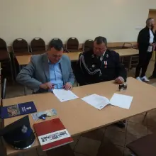 Zobacz zdjęcie: Uroczystość przekazania samochodu pożarniczego strażakom z Zebrzydowej