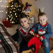 Zobacz zdjęcie: zdj. 3. świąteczni chłopcy Konkurs Marpolu na najlepszą stylizację świąteczną!