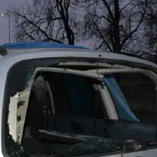 Zobacz zdjęcie: Rozbite szyby i przedmioty, których używał wandal
