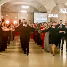 Zobacz zdjęcie: Uczniowie na studniówce