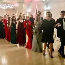 Zobacz zdjęcie: Uczniowie na studniówce