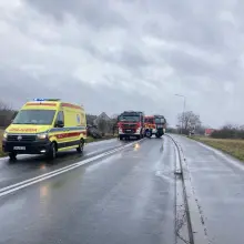 Zobacz zdjęcie: Dachowanie auta w Kozłowie