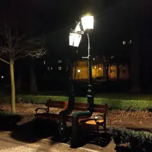 Zobacz zdjęcie: "Zakochane Latarnie" przy Centrum Wiedzy w Bolesławcu
