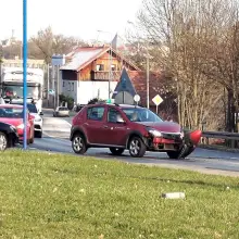 Zobacz zdjęcie: Kolizja dwóch samochodów na ulicy Nila