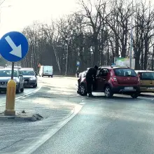 Zobacz zdjęcie: Kolizja dwóch samochodów na ulicy Nila