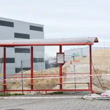 Zobacz zdjęcie: Zdemolowany przystanek przy Staroszkolnej w Bolesławcu