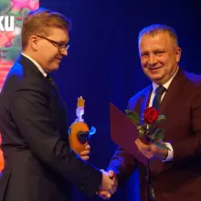 Zobacz zdjęcie: Powiatowe jednostki i uczniowie szkół uhonorowani