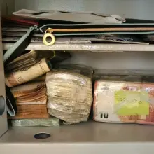 Zobacz zdjęcie: Podejrzany i pieniądze
