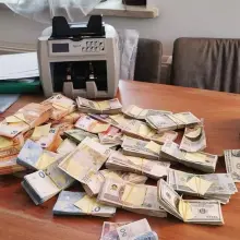Zobacz zdjęcie: Podejrzany i pieniądze
