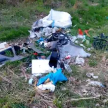 Zobacz zdjęcie: Dzikie wysypisko śmieci w rejonie rzeki Bóbr