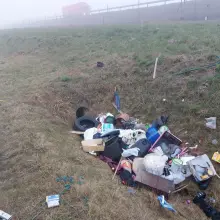 Zobacz zdjęcie: Śmieci przy drogach