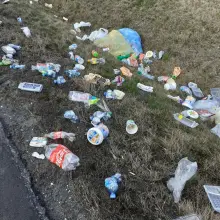 Zobacz zdjęcie: Śmieci przy drogach