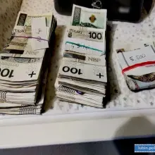 Zobacz zdjęcie: Podejrzany i pieniądze