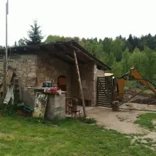 Zobacz zdjęcie: Pogorzelcy z Suszek: posesja brata (obok spalonego domu) maj 2023 rok