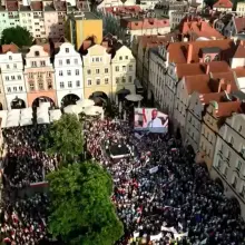 Zobacz zdjęcie: Donald Tusk odwiedza nasz region. Związkowcy protestują