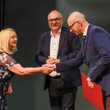 Zobacz zdjęcie: Uroczystość wręczenia promes samorządom