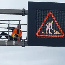 Zobacz zdjęcie: Montują pomiar prędkości na 8-km odcinku A4