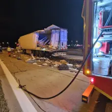 Zobacz zdjęcie: Zderzenie dwóch ciężarówek na A4