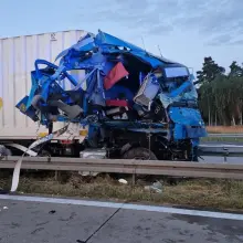 Zobacz zdjęcie: Zderzenie dwóch ciężarówek na A4