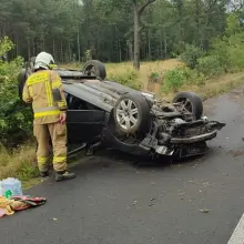Zobacz zdjęcie: Auto dachowało między Wierzbową a Pasternikiem