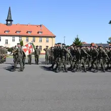 Zobacz zdjęcie: Święto Wojska Polskiego w Bolesławcu: artylerzyści z awansami i odznaczeniami