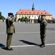 Zobacz zdjęcie: Święto Wojska Polskiego w Bolesławcu: artylerzyści z awansami i odznaczeniami