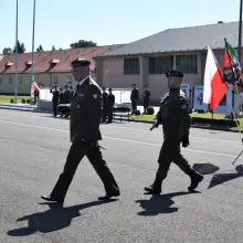 Zobacz zdjęcie: Święto Wojska Polskiego w Bolesławcu: artylerzyści z awansami i odznaczeniami