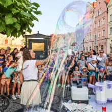 Zobacz zdjęcie: Bajkowy pokaz baniek mydlanych z Foremką na promocji Glina Show i Gliniady