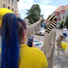 Zobacz zdjęcie: Malowanie gliną przy Bankowej