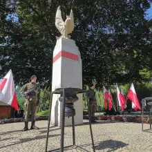 Zobacz zdjęcie: Uroczystość przy ulicy Bankowej