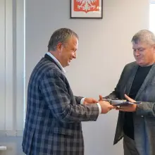 Zobacz zdjęcie: Niezwykłe dyktando przy Starostwie Powiatowym. Zwycięzcy uhonorowani