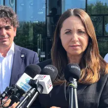 Zobacz zdjęcie: Konferencja Bezpartyjnych Samorządowców przed siedzibą TVN przy ul. Wiertniczej w Warszawie