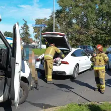 Zobacz zdjęcie: Zderzenie dwóch pojazdów koło wiaduktu w Bolesławcu