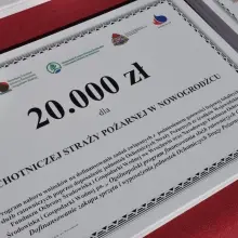 Zobacz zdjęcie: Strażacy z naszego powiatu z promesami na zakup sprzętu