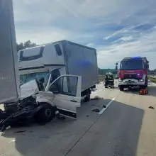 Zobacz zdjęcie: Zderzenie dostawczaka i ciężarówki na A4