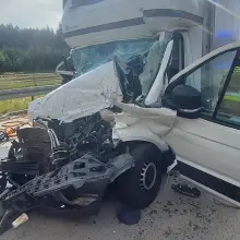 Zobacz zdjęcie: Zderzenie dostawczaka i ciężarówki na A4