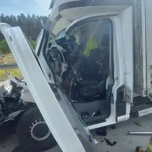 Zobacz zdjęcie: Zderzenie dostawczaka i ciężarówki na A4