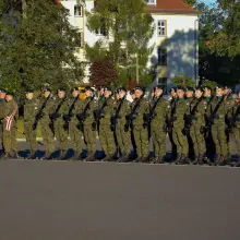 Zobacz zdjęcie: Elewi rozpoczęli szkolenie. Dowódca pułku odznaczony