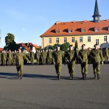 Zobacz zdjęcie: Elewi rozpoczęli szkolenie. Dowódca pułku odznaczony