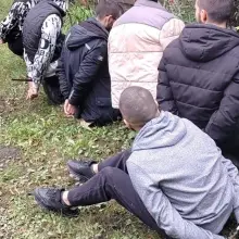 Переглянути фотографію: 43 нелегальних мігрантів затримали у прикордонному районі