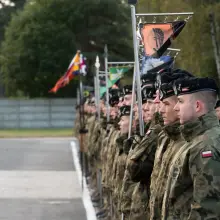 Zobacz zdjęcie: Uroczysty apel z okazji Dnia Wojsk Łączności i Informatyki